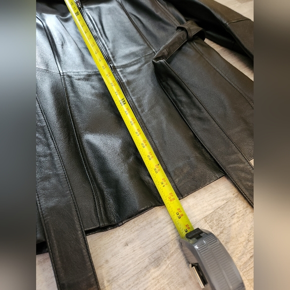 Women's Leather Jacket-Zipper and belt. - Picture 6 of 7